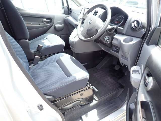 NISSAN NV200 2015