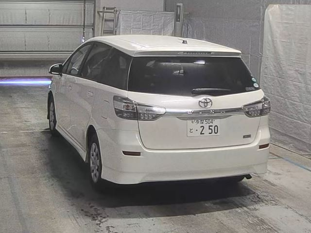 TOYOTA WISH 2015