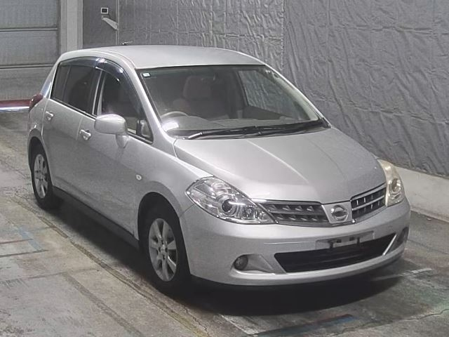 NISSAN TIIDA 2010