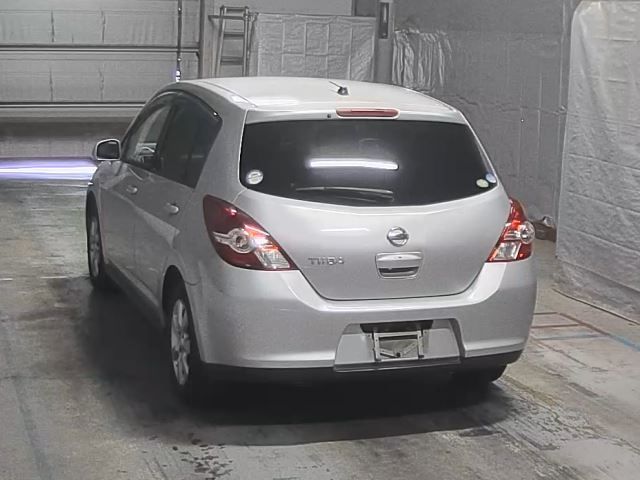 NISSAN TIIDA 2010