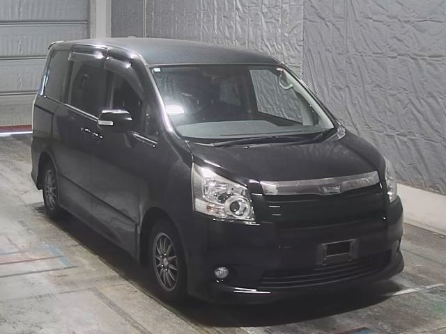 TOYOTA NOAH 2008