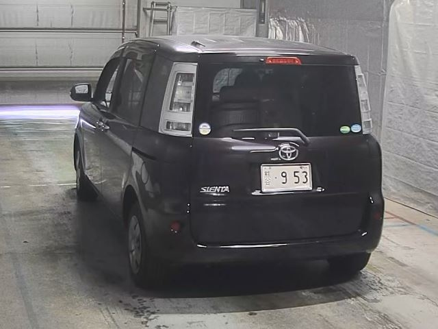 TOYOTA SIENTA 2013