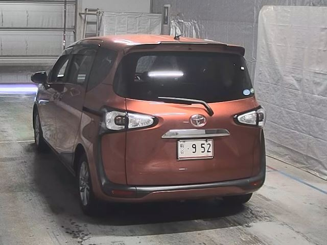 TOYOTA SIENTA 2016