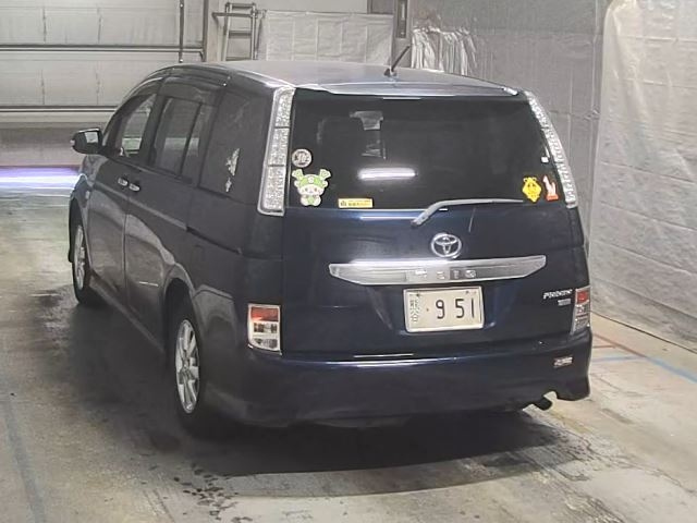 TOYOTA ISIS 2013