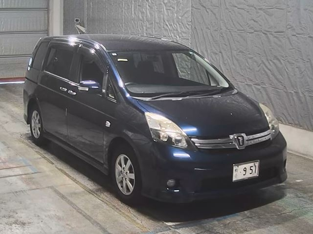 TOYOTA ISIS 2013