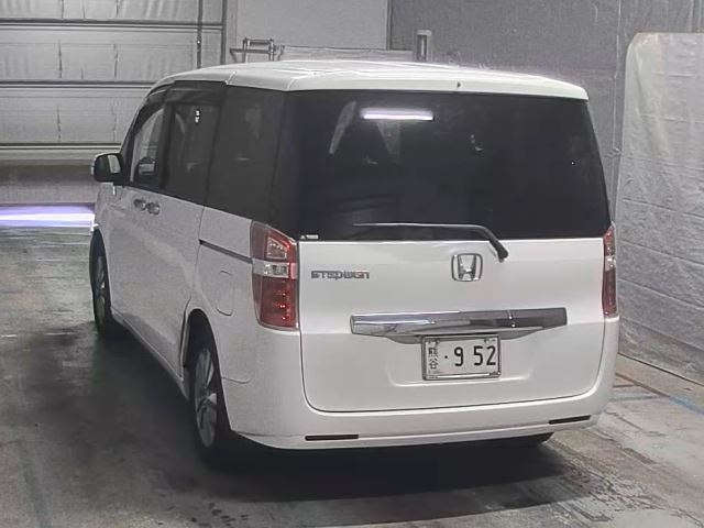 HONDA STEP WAGON 2015