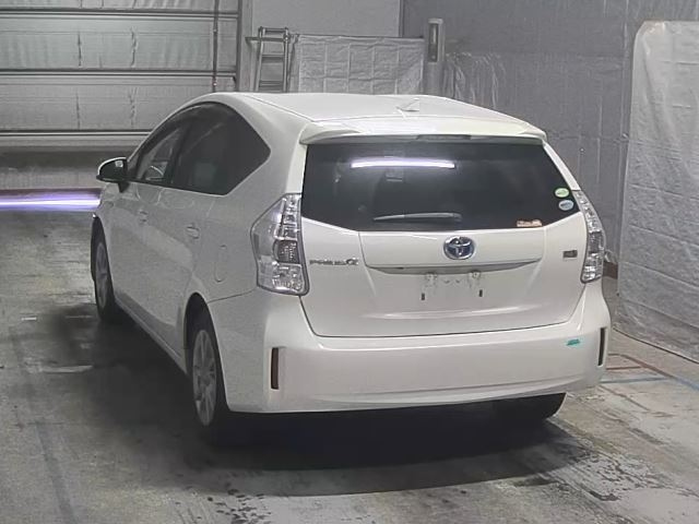 TOYOTA PRIUS ALPHA 2013