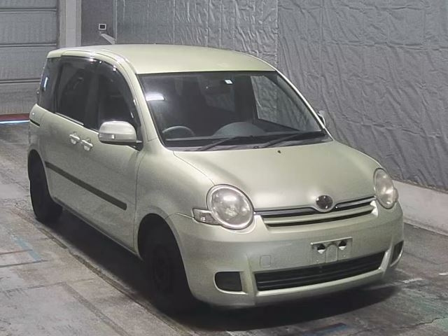 TOYOTA SIENTA 2011