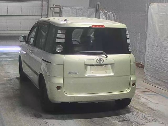 TOYOTA SIENTA 2011
