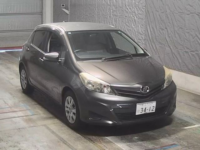 TOYOTA VITZ 2011