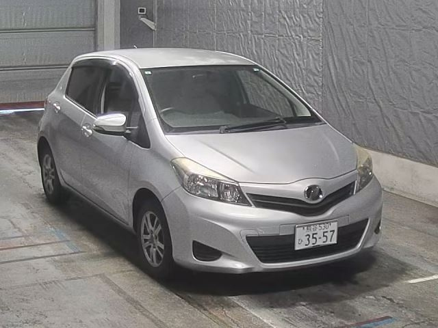 TOYOTA VITZ 2011