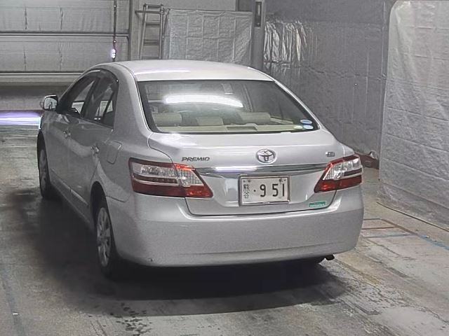 TOYOTA PREMIO 2012