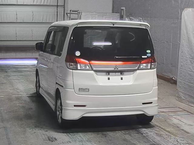 MITSUBISHI DELICA D2 2012