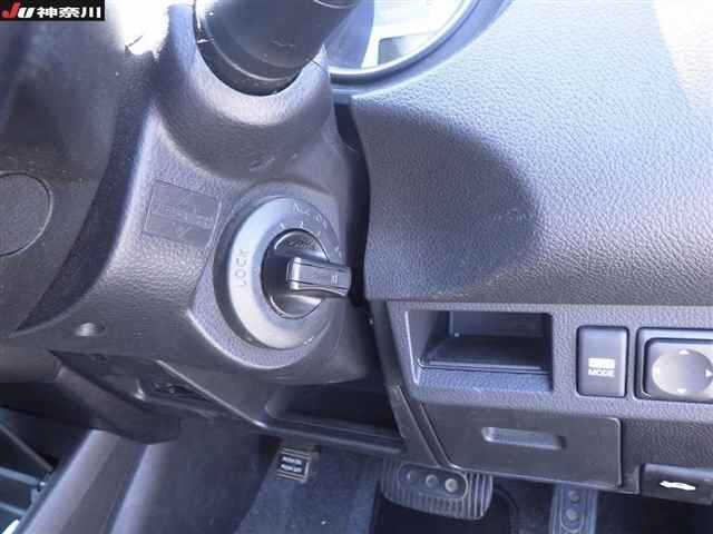 NISSAN TIIDA 2011