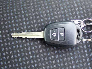 TOYOTA VITZ 2017