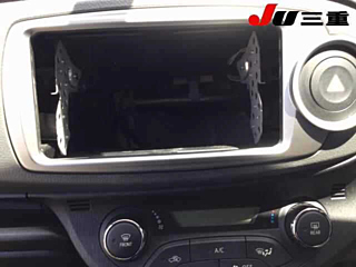 TOYOTA VITZ 2013