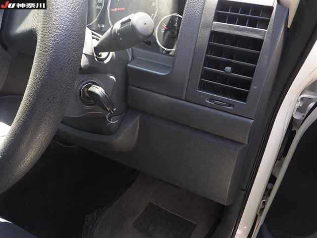 CHRYSLER JEEP CHEROKEE 2010