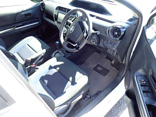 TOYOTA AQUA 2017