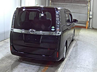 TOYOTA VOXY 2014