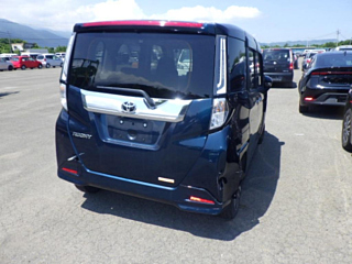 TOYOTA ROOMY 2022