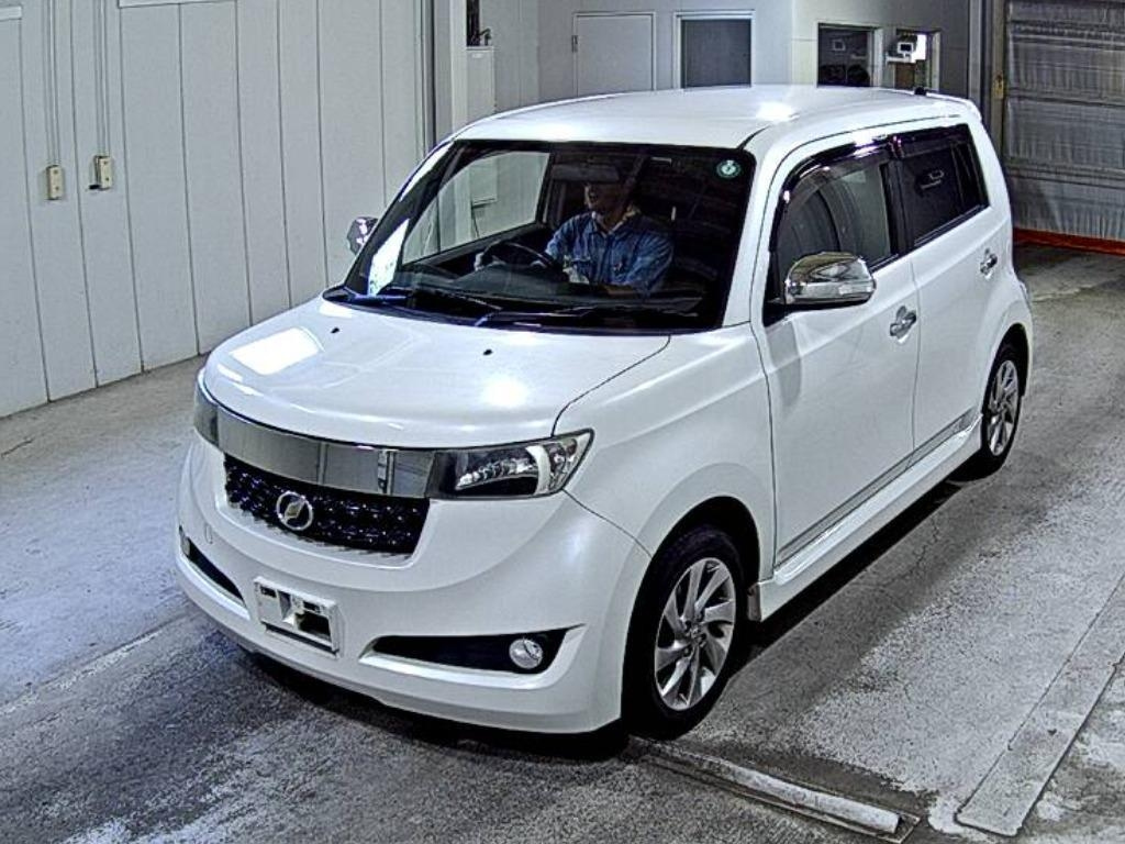 TOYOTA BB 2013