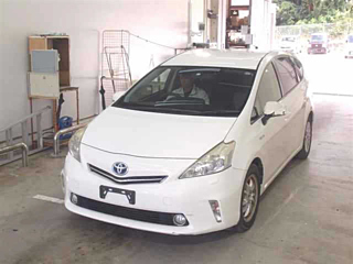 TOYOTA PRIUS ALPHA 2012