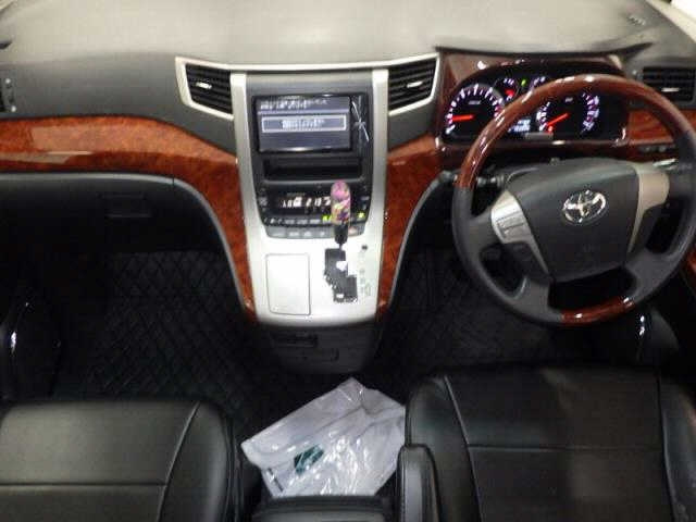 TOYOTA ALPHARD 2010
