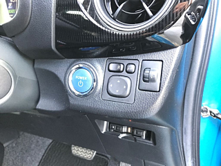 TOYOTA VITZ 2017