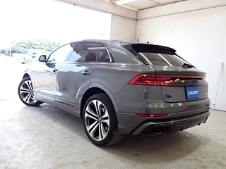 Заказать AUDI Q8