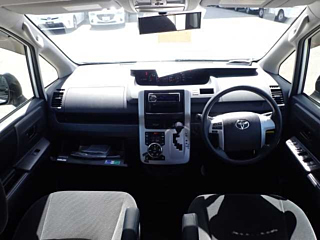 TOYOTA VOXY 2012