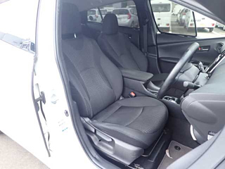 TOYOTA PRIUS 2017