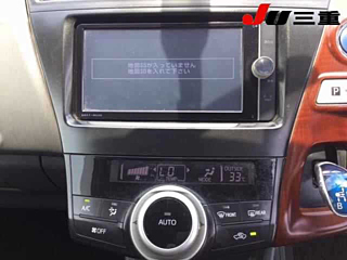 TOYOTA PRIUS ALPHA 2012