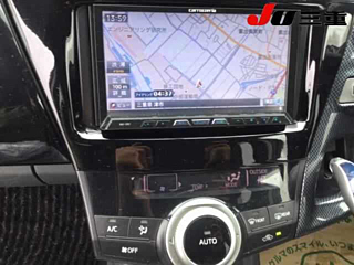 TOYOTA PRIUS ALPHA 2011