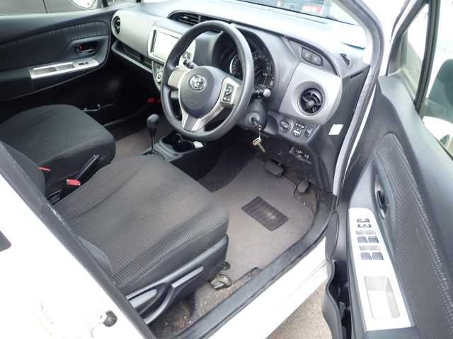 TOYOTA VITZ 2016