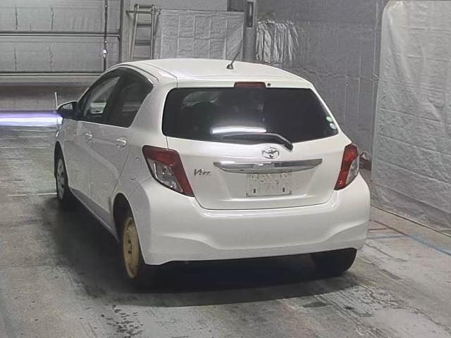 TOYOTA VITZ 2012