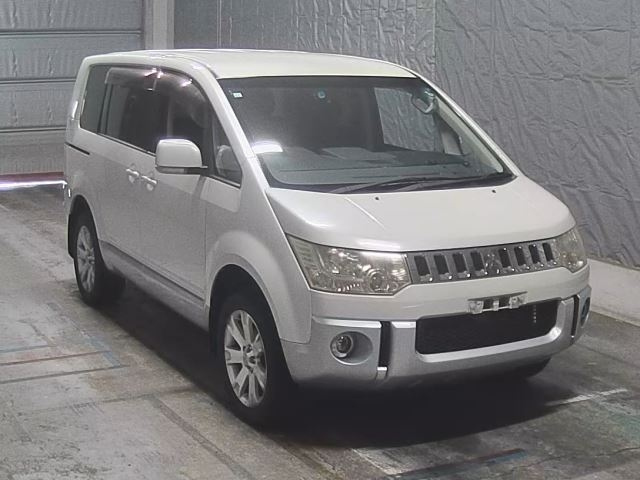 MITSUBISHI DELICA D5 2011