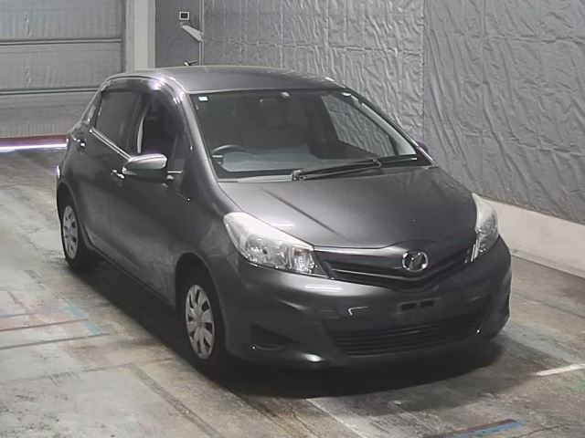 TOYOTA VITZ 2011