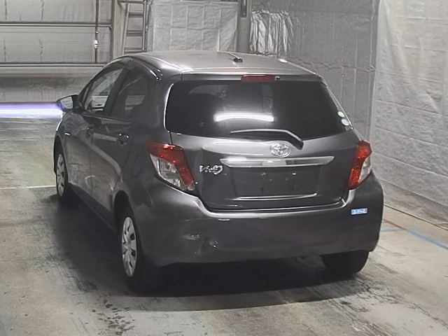 TOYOTA VITZ 2011