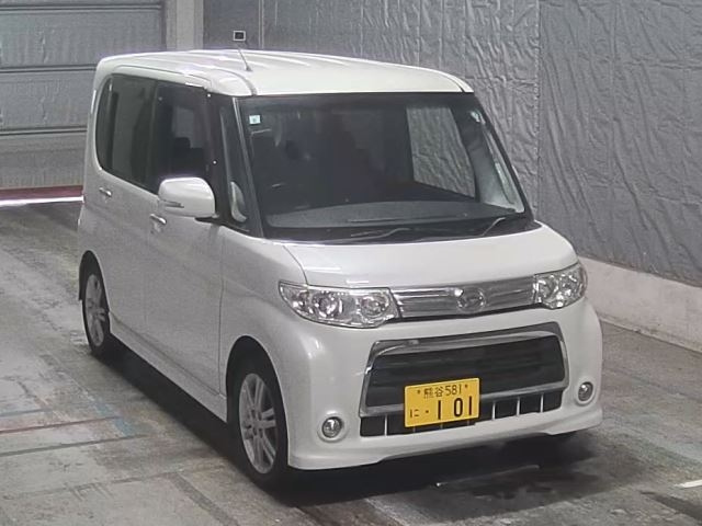 DAIHATSU TANTO 2011