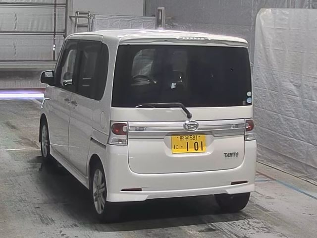 DAIHATSU TANTO 2011