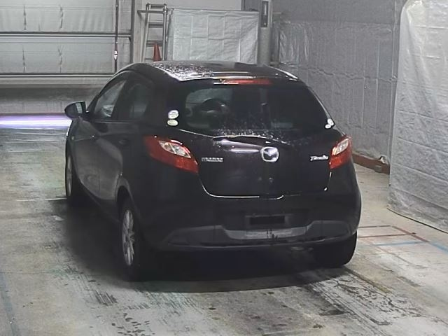 MAZDA DEMIO 2010