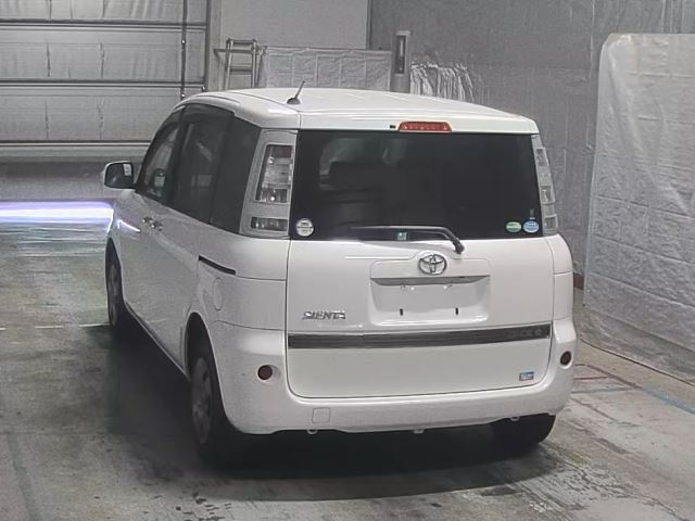 TOYOTA SIENTA 2014