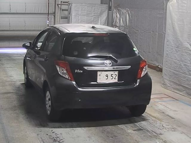 TOYOTA VITZ 2012