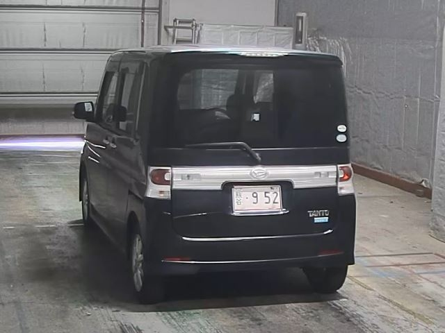 DAIHATSU TANTO 2008