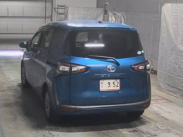 TOYOTA SIENTA 2016
