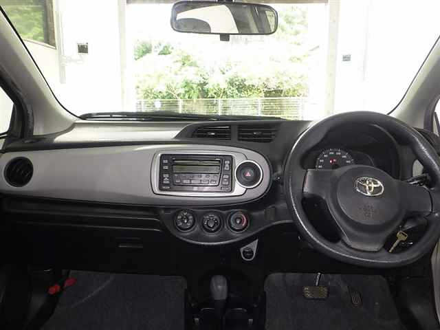 TOYOTA VITZ 2011
