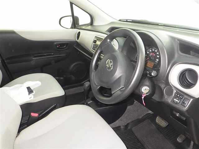 TOYOTA VITZ 2011