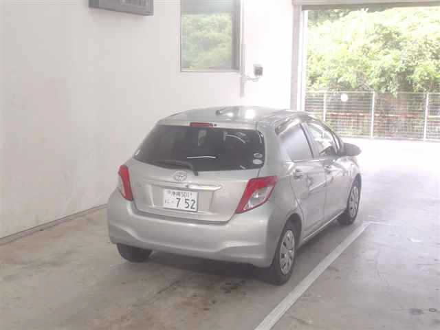 TOYOTA VITZ 2011