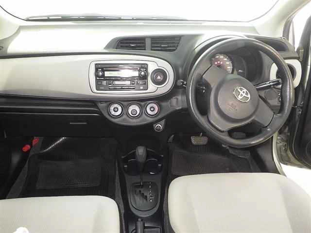 TOYOTA VITZ 2011