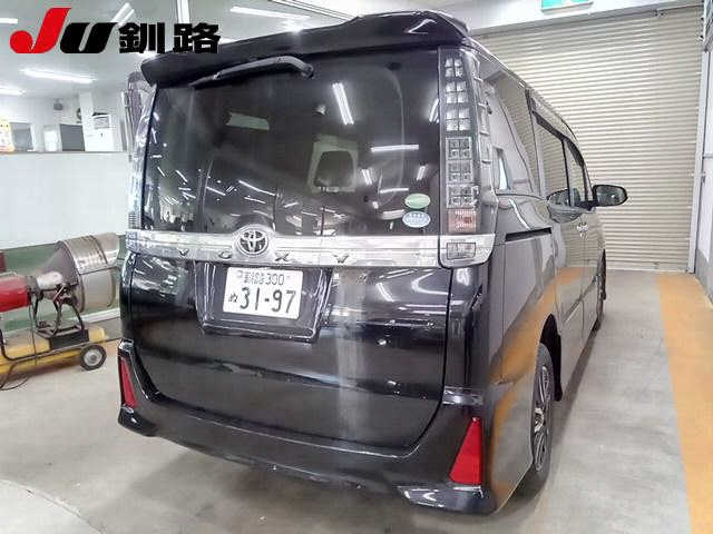 TOYOTA VOXY 2016
